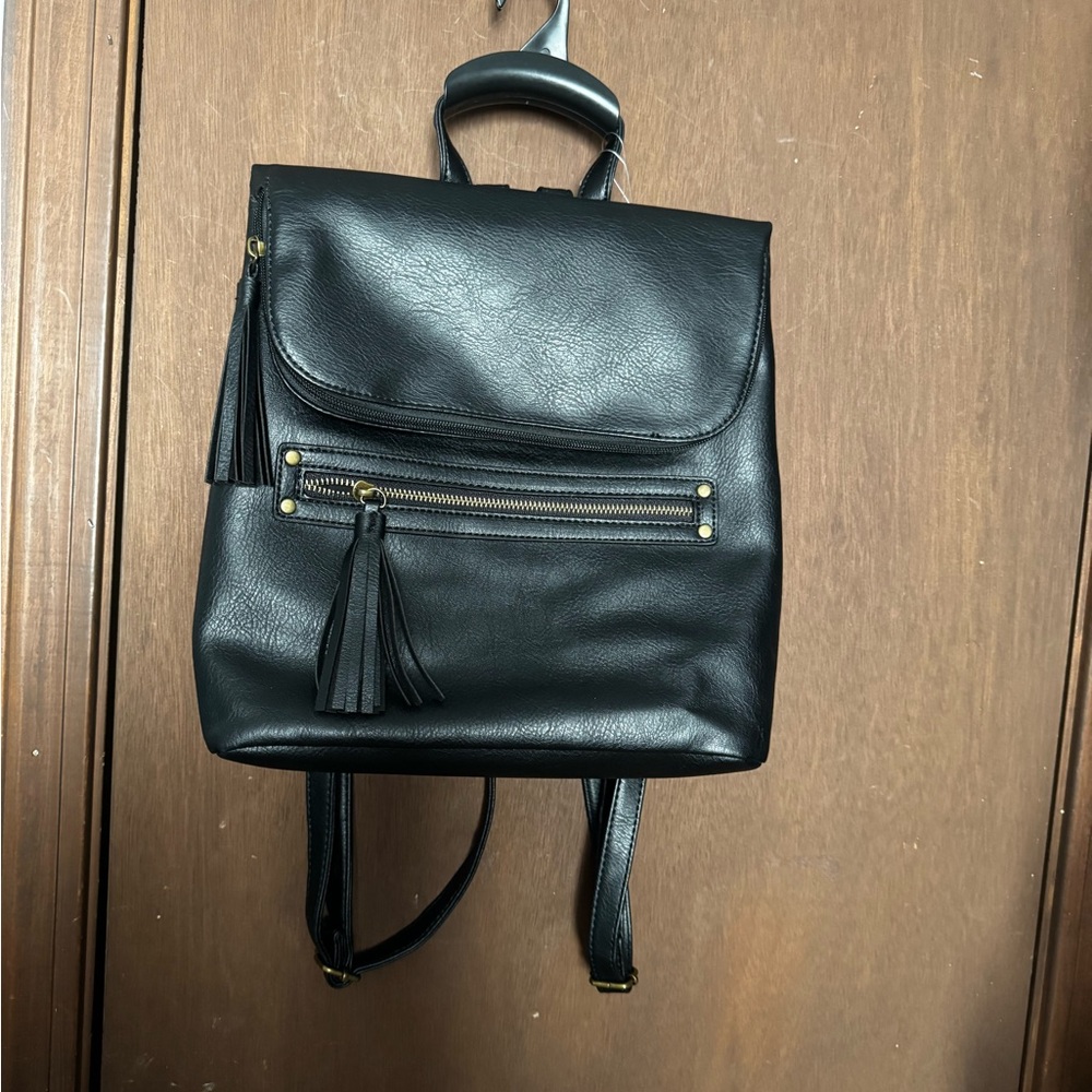 UNDERONESKY Black Backpack with Tassel Zip Front Pocket